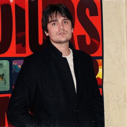 Filho de Alain Delon pede anulação do testamento do ator após sua morte em 2024