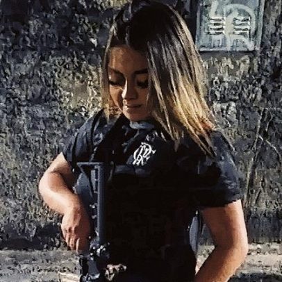 Polícia Civil desmantela esquema de delivery de drogas em Bangu com prisão de 'Barbiezinha'