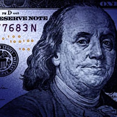 Dólar recua e Ibovespa avança antes das decisões de juros nos EUA e Brasil