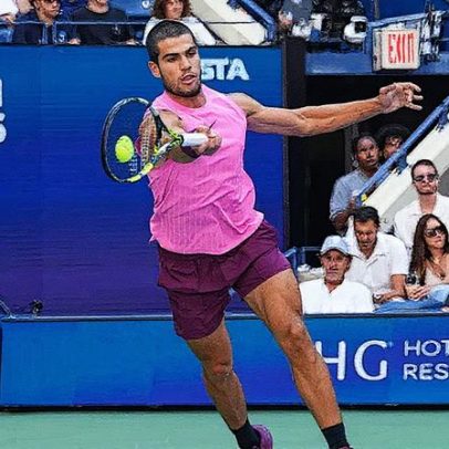 Alcaraz supera Djokovic e garante vaga na final do US Open pela primeira vez