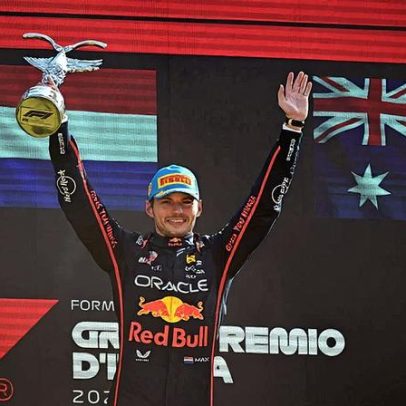 Verstappen brilha enquanto McLaren intensifica rivalidade entre Piastri e Norris