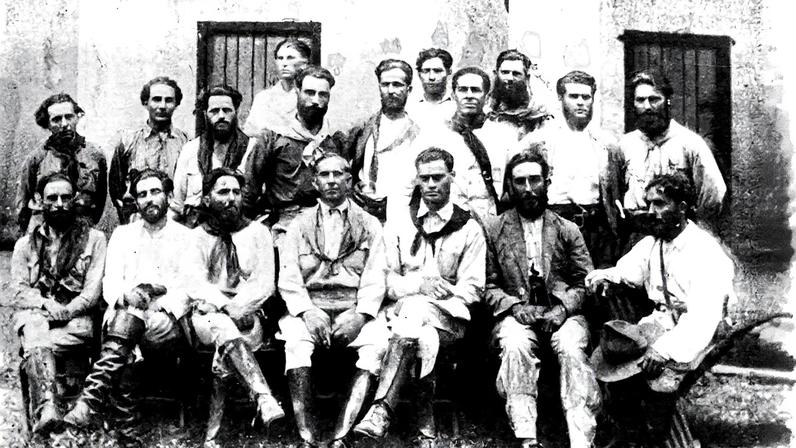 Coluna Prestes, caravana contra o presidente Artur Bernardes, em 1924 (Foto: Reprodução)