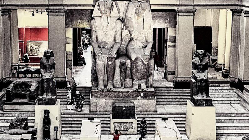 Museu Egípcio no Cairo, com exibições de artefatos antigos (Foto: Reprodução)