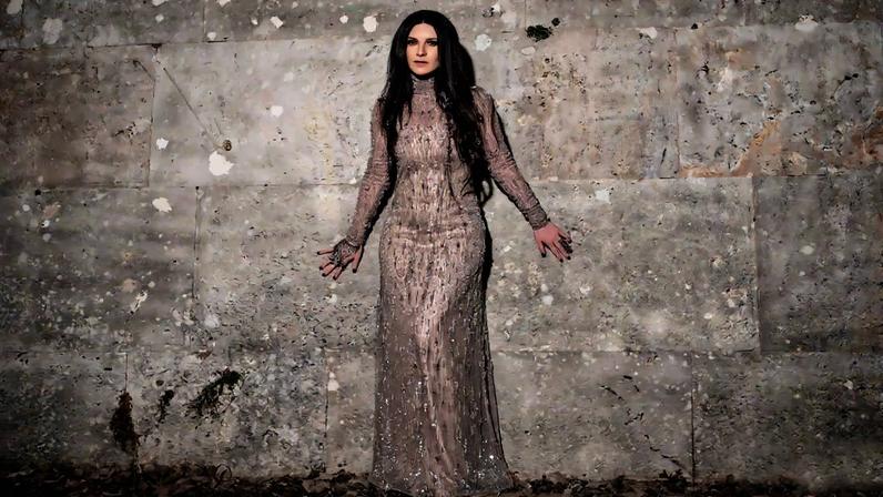 Laura Pausini lançou um novo single em espanhol e italiano e se prepara para uma turnê mundial em 2026 (Foto: Reprodução)