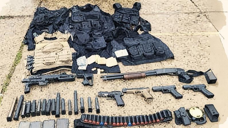 Material apreendido com milicianos em 2024 que auxiliou na identificação de outros paramilitares (Foto: Reprodução)