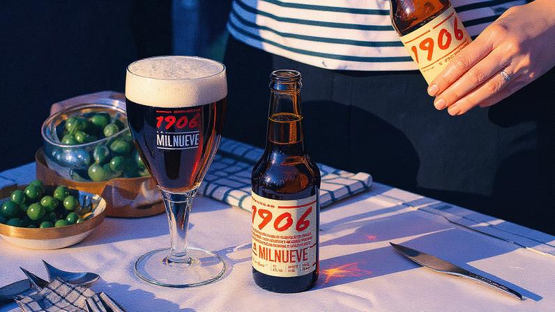 Cerveja 1906 Black Coupage, da Estrella Galicia, eleita a melhor lager do mundo pelo World Beer Awards 2024 (Foto: Reprodução)