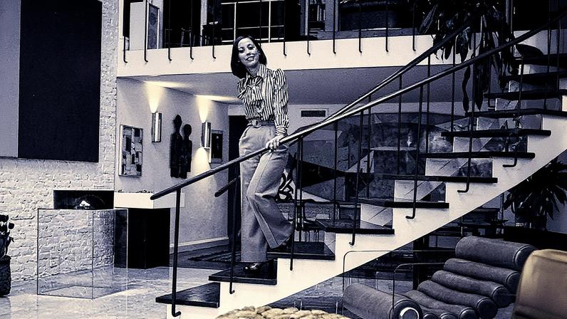 Barbara Jakobson em sua casa na Upper East Side (Foto: Reprodução)