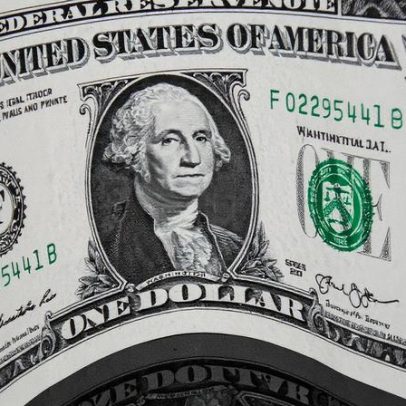 Dólar avança para R$ 5,33 em meio a monitoramento de sanções dos EUA