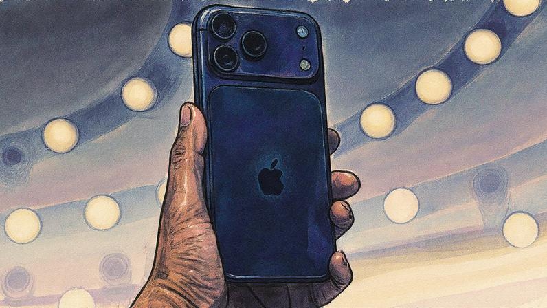 Um novo iPhone 17 é apresentado durante um evento especial da Apple na sede da empresa em Cupertino, Califórnia (Foto: Reprodução)