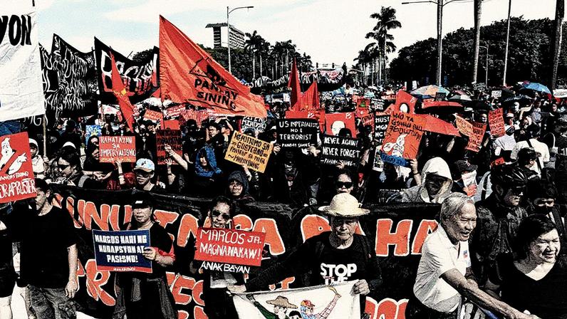 Filipinos protestam contra corrupção em projetos de controle de enchentes (Foto: Reprodução)