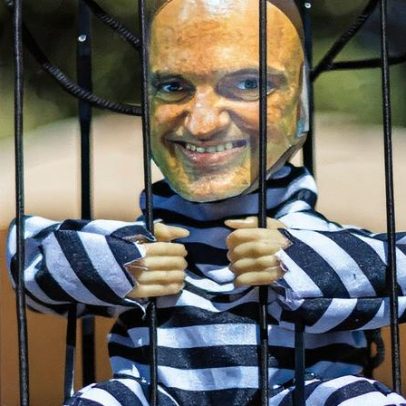 Moraes divide opiniões e é visto como herói por progressistas e vilão por bolsonaristas