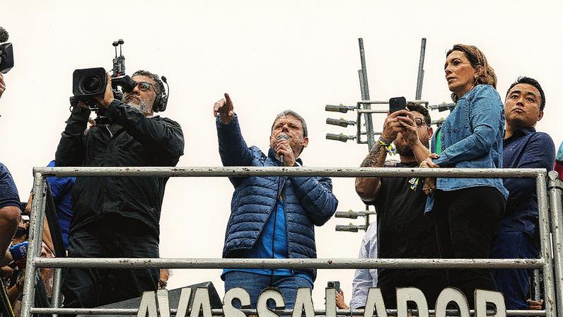Governador Tarcísio de Freitas participa de ato em apoio a Jair Bolsonaro na Avenida Paulista (Foto: Reprodução)