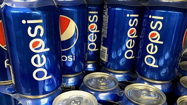 Refrigerantes Pepsi expostos em uma loja de conveniência em San Francisco, Califórnia (Foto: Reprodução)