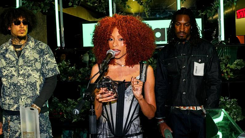 Ravyn Lenae, GELO e Odeal recebem os prêmios de Rookie of the Year nas categorias R&B, Hip-Hop e Africano no evento Power Players da Billboard 2025 (Foto: Reprodução)