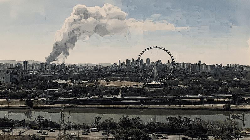 Fumaça de incêndio é vista saindo de um galpão na Lapa, Zona Oeste de São Paulo, com a Marginal Pinheiros ao fundo (Foto: Reprodução)