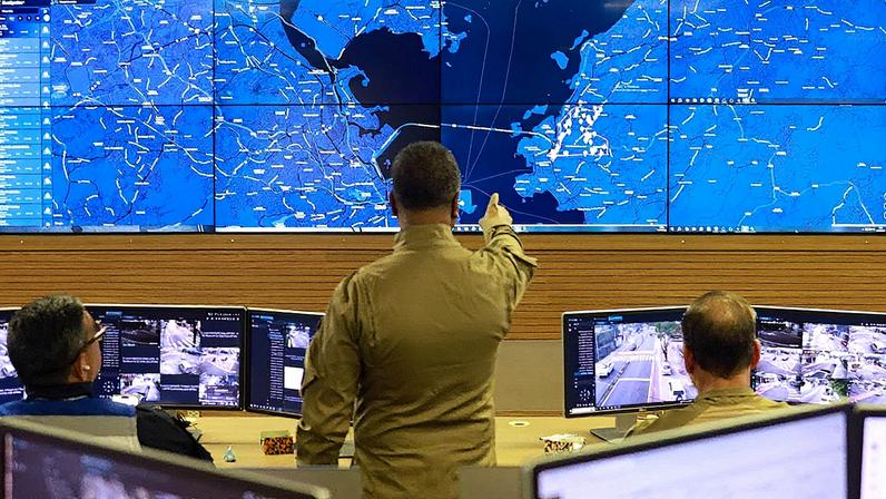 Painel no centro de comando do Centro Integrado de Segurança Pública (Cisp) em Niterói, com sistema de detecção de tiros (Foto: Reprodução)