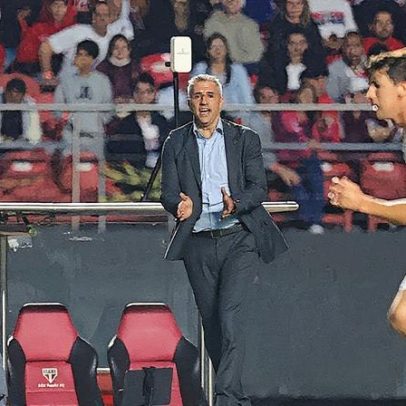 Crespo trabalha para manter São Paulo em alta e evitar queda de desempenho