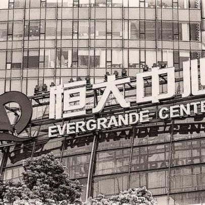Subsidiária da Evergrande tem alta de 40% após propostas de estatais chinesas