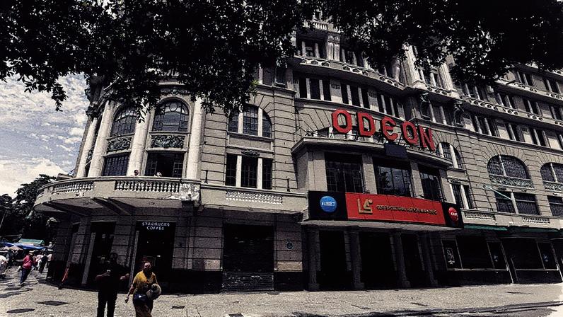 Odeon, um cinema icônico, destaca-se na Cinelândia, evidenciando o glamour do local (Foto: Reprodução)