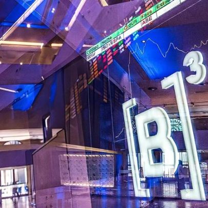 Ibovespa registra queda enquanto mercado analisa dados do Focus