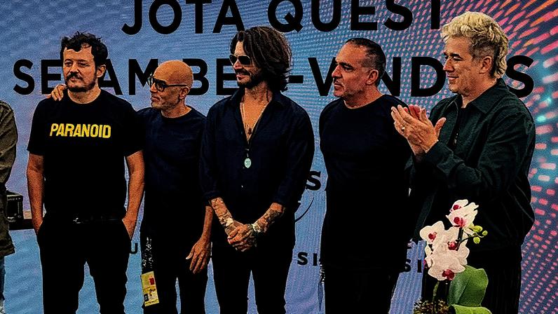 Jota Quest nos bastidores do The Town em São Paulo (Foto: Reprodução)
