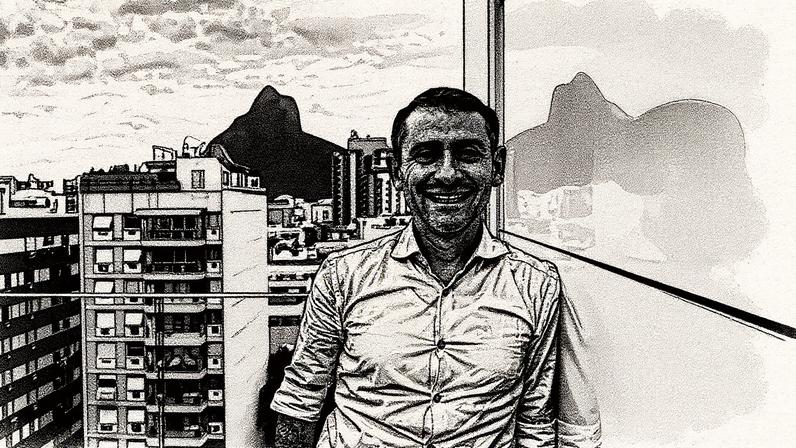 Homem identificado como Isaac Elehep, proprietário da Mozak, em uma foto (Foto: Reprodução)