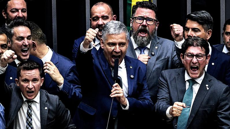 Deputados bolsonaristas participam da votação da urgência do projeto de anistia (Foto: Reprodução)