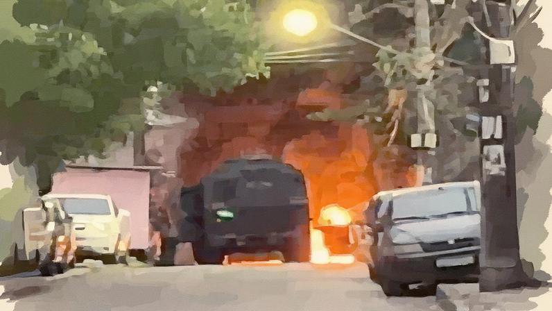 Barricada em chamas no Morro da Mangueira (Foto: Reprodução)