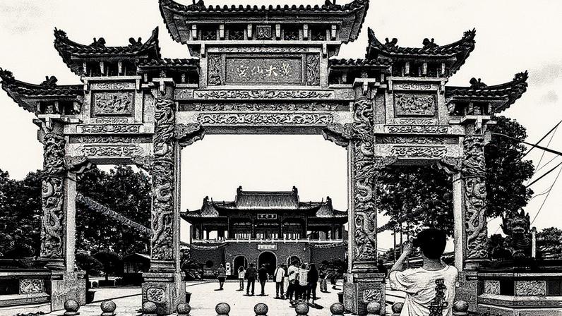 Templo Chinês em meio a vegetação (Foto: Reprodução)