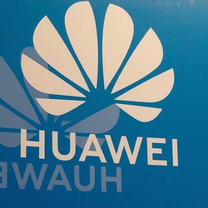 Huawei traça estratégia de 3 anos para liderar mercado de chips de IA sobre a Nvidia