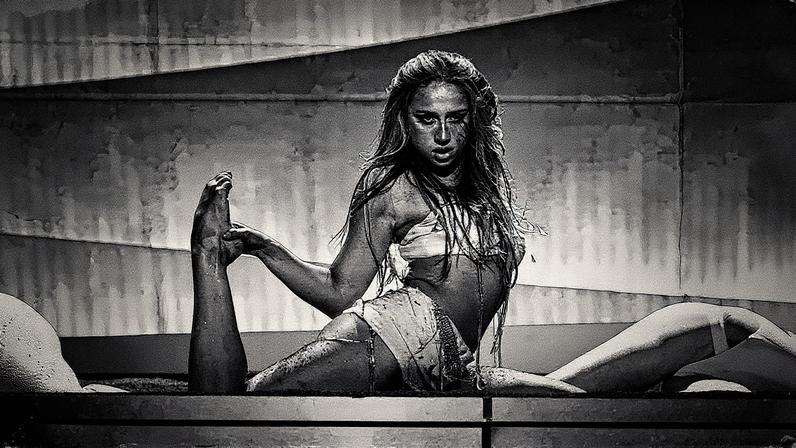 Tate McRae se apresenta durante os MTV Video Music Awards em Elmont, Nova York (Foto: Reprodução)