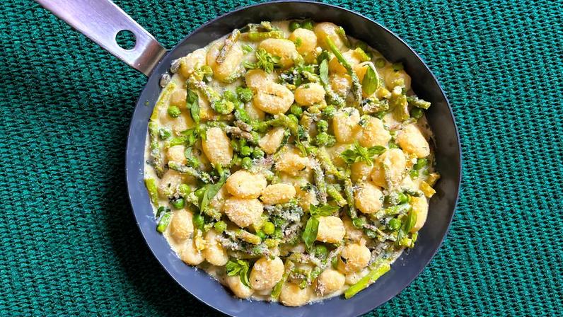 Prato com ñoquis e uma variedade de vegetais (Foto: Reprodução)