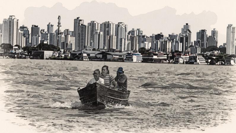 Pessoas em bote atravessam o rio Guamá, em Belém (Foto: Reprodução)