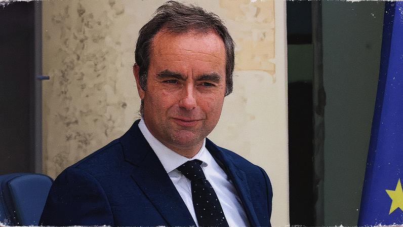 Sébastien Lecornu deixa uma reunião no Elíseo em 3 de setembro (Foto: Reprodução)