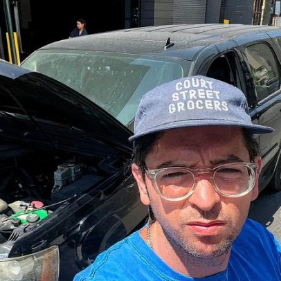 Ator de 'Succession' é preso por dirigir embriagado nos Estados Unidos