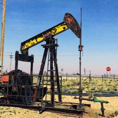 Petróleo registra queda superior a 2% com aumento da oferta da Opep+