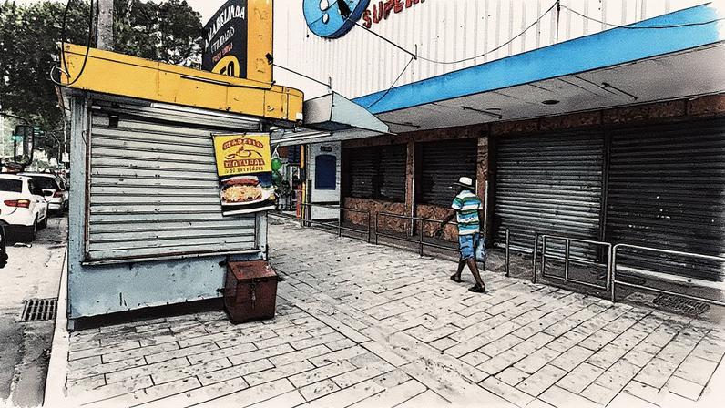 Banca localizada em frente ao antigo mercado Inter, com visível queda no faturamento após mudança para a Visconde do Rio Branco, no Centro (Foto: Reprodução)