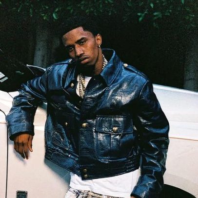 King Combs compartilha momentos difíceis em clipe de 'Lonely Roads' produzido por Ye