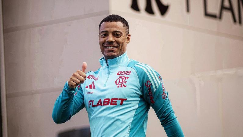 Jogador do Flamengo em ação durante partida (Foto: Reprodução)