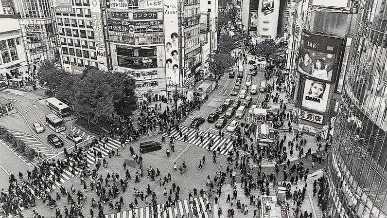 Tóquio é uma das cidades mais densamente povoadas do mundo, enquanto áreas rurais do Japão enfrentam problemas com o envelhecimento da população e a queda nas taxas de natalidade (Foto: Reprodução)