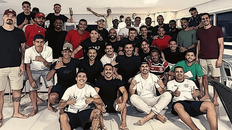 Jogadores do Santa Cruz estão reunidos na casa de Thiago Galhardo (Foto: Reprodução)