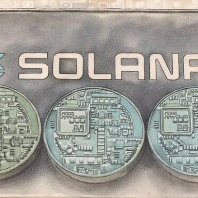 Solana se recupera após queda de 70% e retoma trajetória de valorização