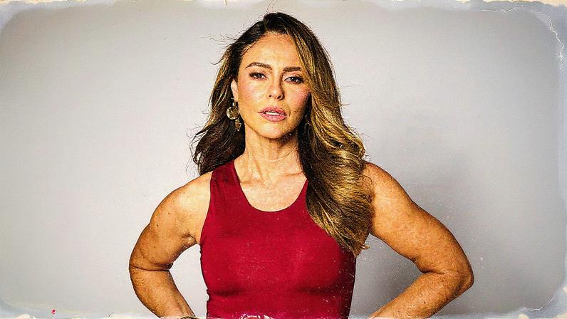Paolla Oliveira em sessão de fotos (Foto: Reprodução)