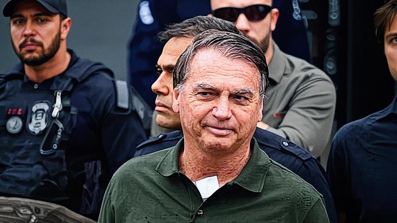 Ex-presidente Jair Bolsonaro deixa o hospital DF Star, em Brasília (Foto: Reprodução)