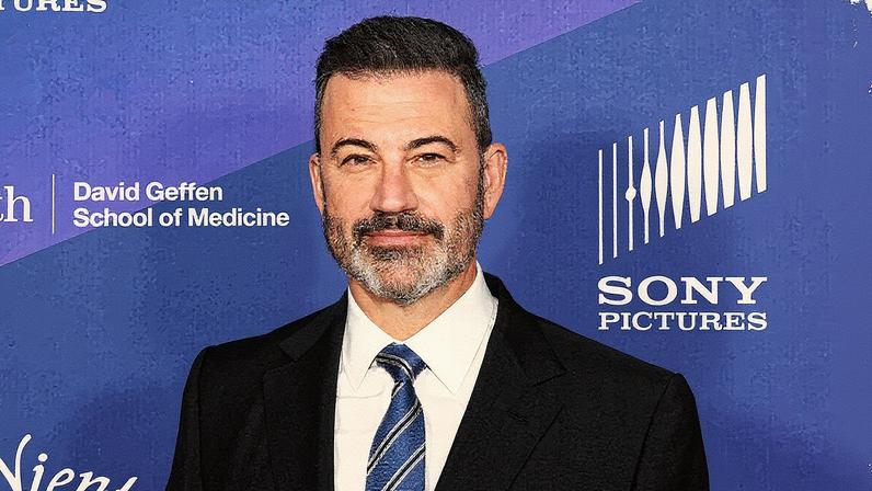 Mais de 400 artistas, incluindo Selena Gomez e Olivia Rodrigo, assinam carta da ACLU em protesto pela suspensão de Jimmy Kimmel (Foto: Reprodução)