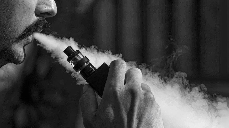 Governo espanhol propõe proibição de fumar, incluindo vaporizadores, em terraços de bares (Foto: Reprodução)