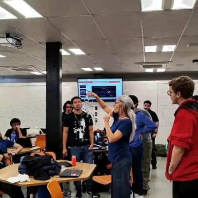 Brasileiro com graduação ganha 148% a mais que quem tem apenas ensino médio