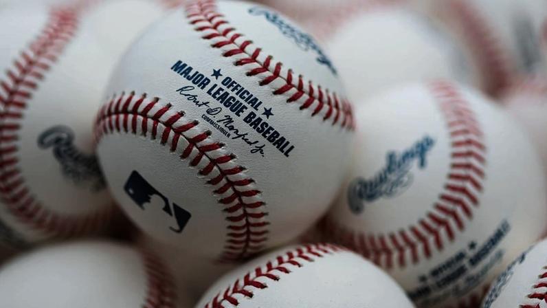 O logo da MLB em partida em Boston Rob Tringali/MLB Photos via Getty Images