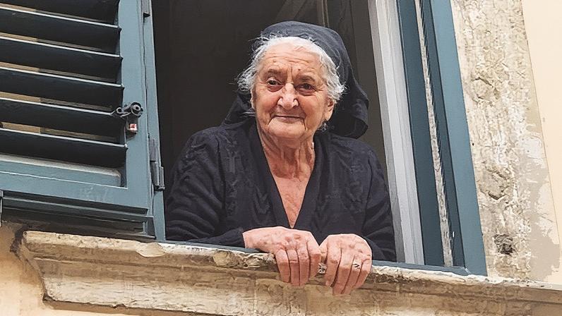Visual retrô de Margherita Ciarletta tem chamado a atenção dos turistas • Enzo Gentile