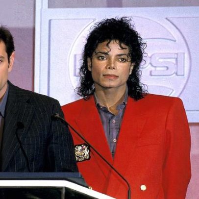 Acusadores de Michael Jackson pedem compensação de nove dígitos por suposto abuso